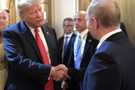 Разговор Трамп – Путин: Преговорите за Украина почнуваат веднаш