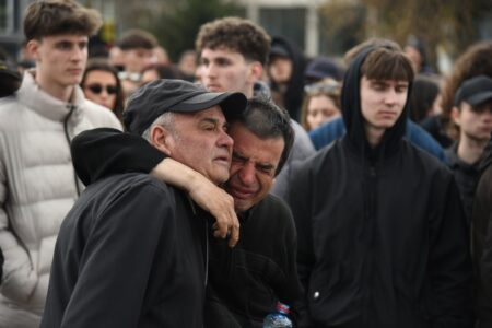 Години молк секогаш водат до минута молк!