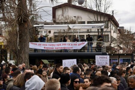 Протест во Кочани: „Нека ви гори совеста како што гореа невини животи/ФОТОГАЛЕРИЈА